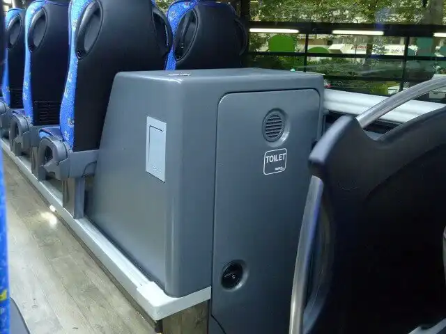 Eurolinesのバス車内のトイレ