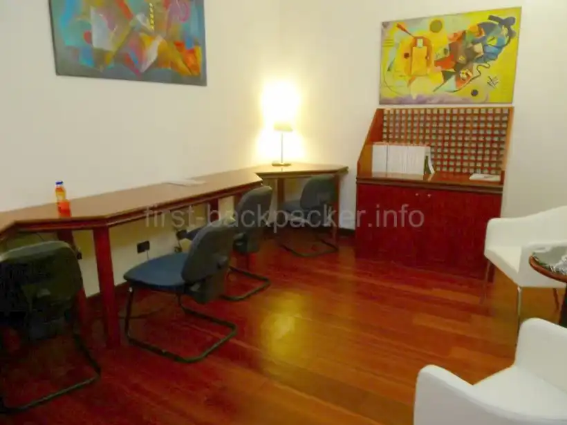 パレルモ ファルコーネ ボルセリーノ空港Gesap VIP Loungeのワークスペース