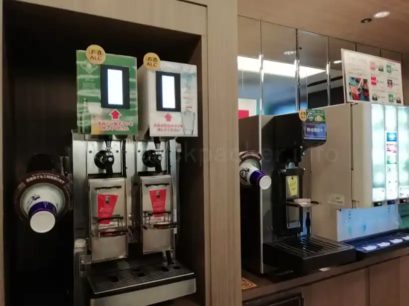 中部国際空港・プレミアムラウンジ セントレアのアルコールコーナー