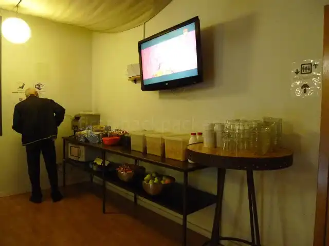 Equity Point Hostel Gironaの朝食