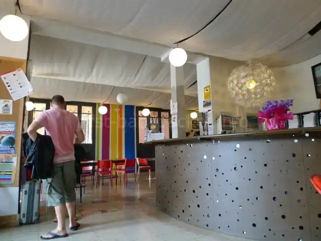 Equity Point Hostel Gironaの受付